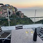 Isola With Terrace And Stunning Sea View Apartmán *