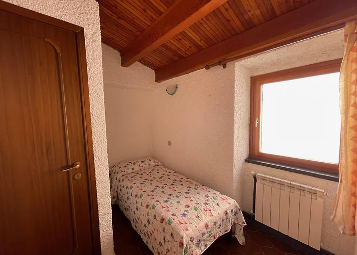 Isola With Terrace And Stunning Sea View Corniglia