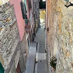 Isola With Terrace And Stunning Sea View Апартаменты *