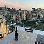 Isola With Terrace And Stunning Sea View Апартаменты Корнилья