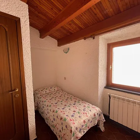 Isola With Terrace And Stunning Sea View Corniglia